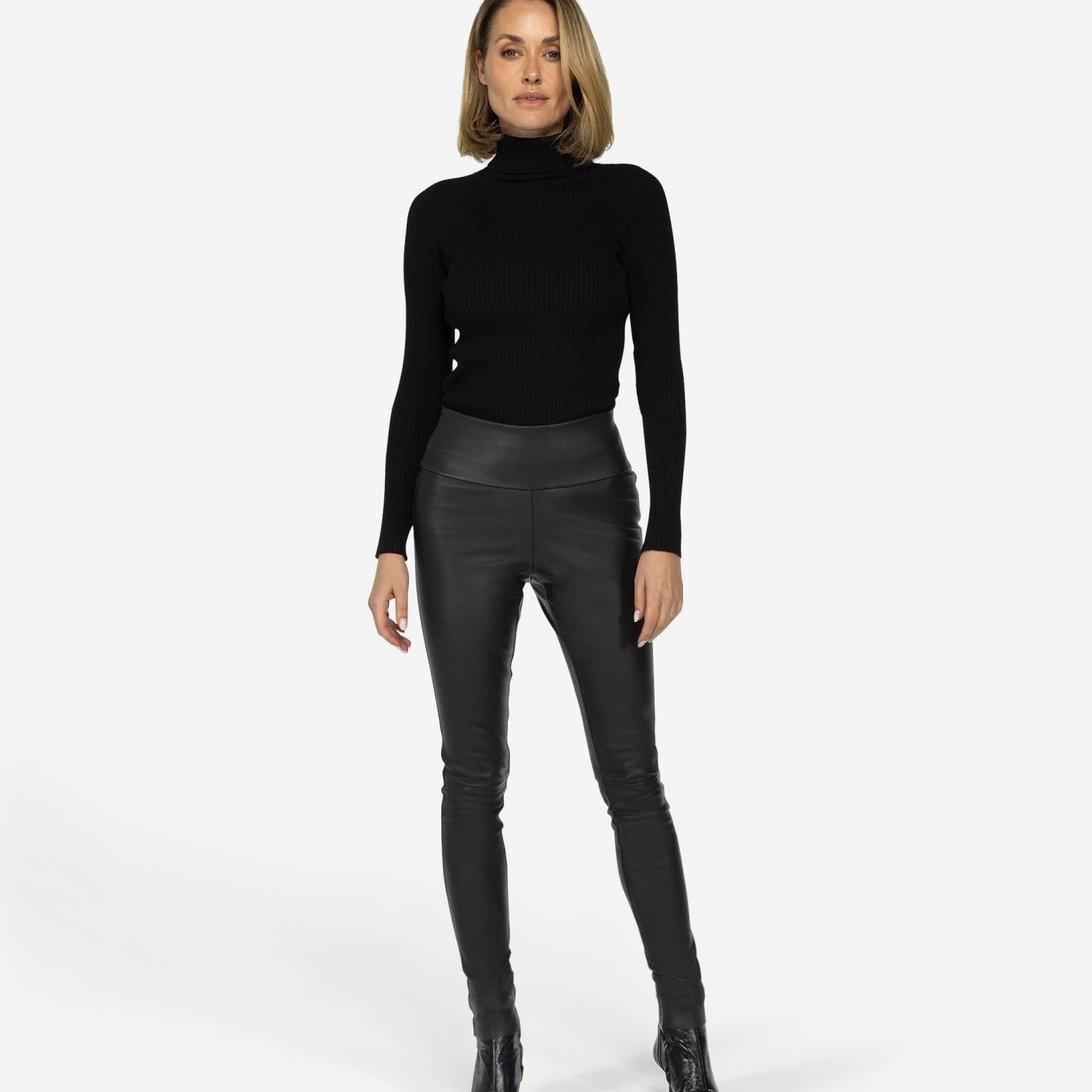 MOLLY PLAIN | Black