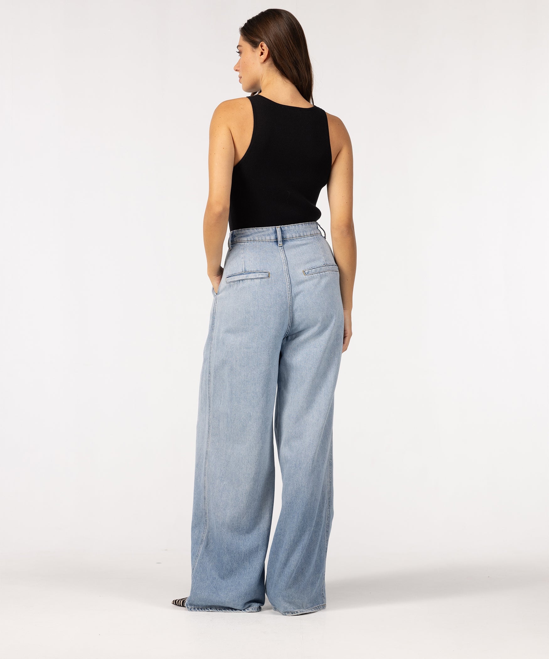 Tamora | Black