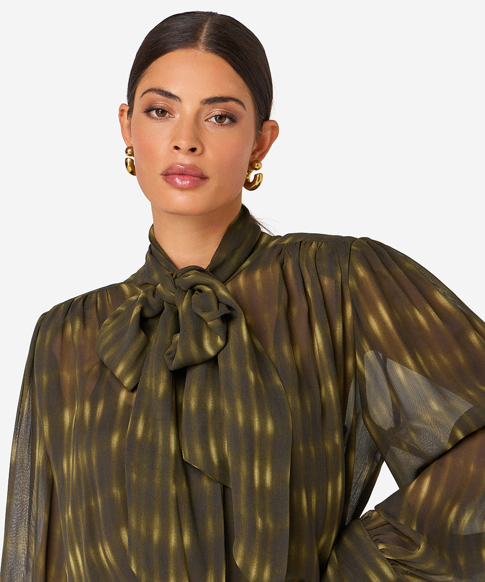 Tifani Print | Blurred Trail